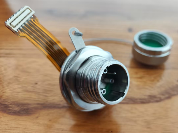 青龙架构航插连接器光模块一体化产品